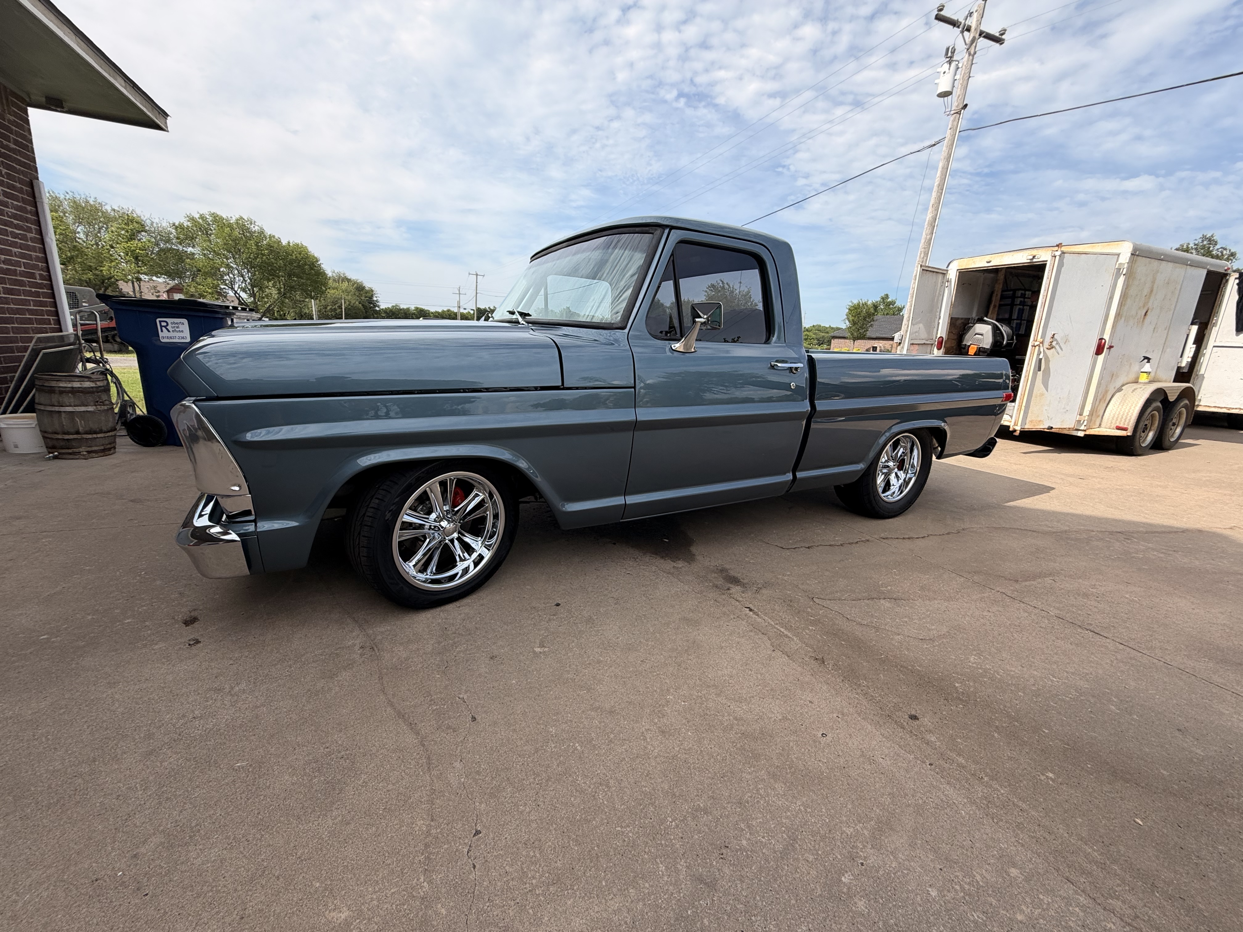 Blue Custom Truck - Exterior Detail Angle 2